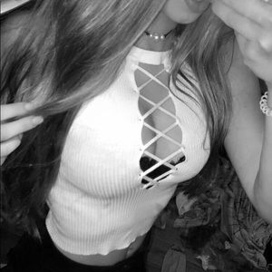 Lace up deep V sleeveless crop top